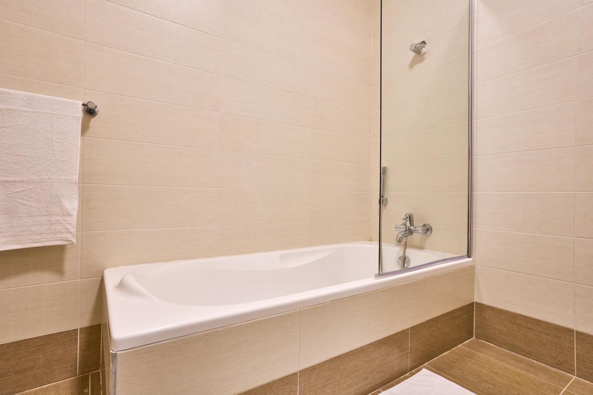 Stunning 3-Bedroom Seaview Retreat In Fort Cambridge Sliema Exterior foto